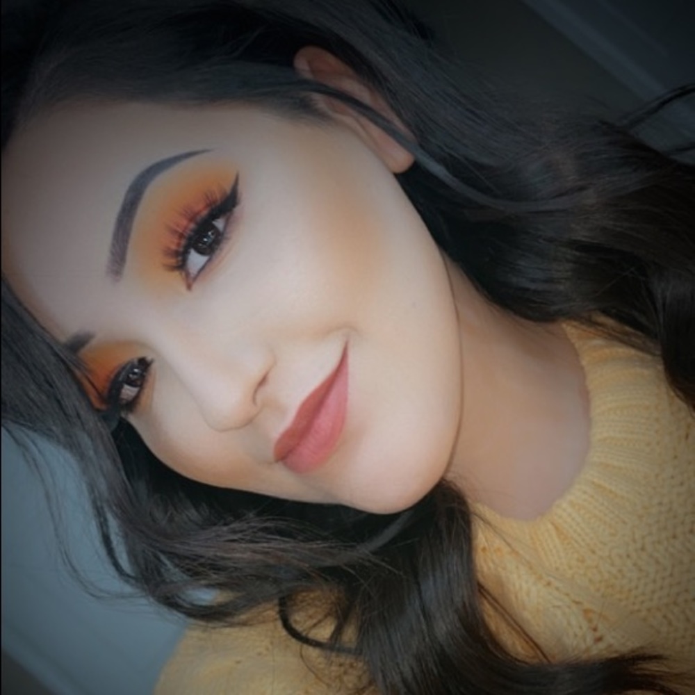 Meet your Posher, Lesly